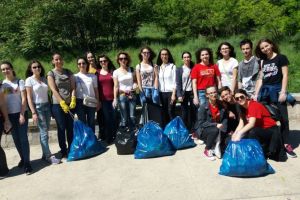 Mircistii ecologizeaza plaja... pentru o noua serie de turisti (galerie foto)