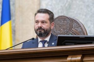 Mihai Coteţ: Guvernul analizează posibile intervenţii pe piaţa carburanţilor, în contextul tensiunilor internaţionale