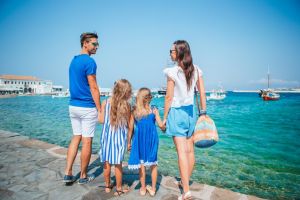 9 insule greceşti recomandate pentru familii cu copii: ghid practic pentru o vacanţă reuşită