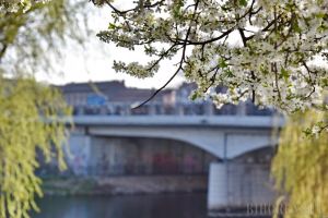 Vreme schimbătoare în Crişana: de la 18 grade la răcire bruscă şi ploi aproape zilnice