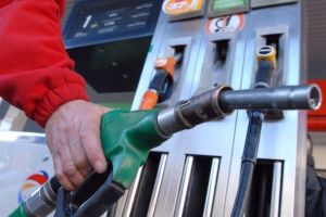 Carburanţii, între volatilitate şi promisiuni. Guvernul trebuie să acţioneze rapid