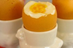 Important! S-a DOVEDIT că UN OU pe ZI ne ţine departe de mai multe boli care pot fi mortale