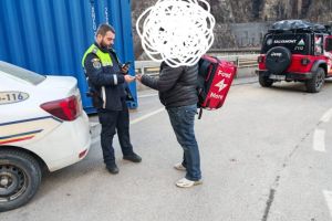 Livrarea care a bătut recordul! De la Cluj până în vârful munţilor Făgăraş, „pe jos” şi cu rucsacul de Tazz în spate (FOTO)