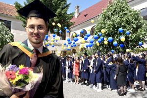 Premiile Cezar: Doctorand în străinătate, bihoreanul Cezar Kovács îşi împarte bursa de studiu cu elevi din oraşul natal (FOTO)