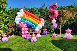 Povestea din spatele baloanelor: businessul bihorean care creează decoruri spectaculoase de peste 20 de ani (FOTO)