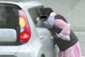 Tânără sătmăreancă de 18 ani, condamnată: în plină zi a sustras un telefon dintr-o maşină