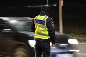 Teribilism la 18 ani! Tânăr din Botoşani prins băut şi fără permis la volanul unei maşini