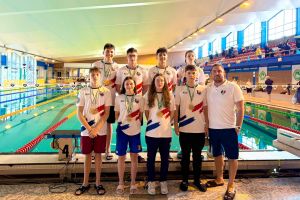 25 medalii de aur pentru înotătorii de la Hyperion Braşov în Belgia, la Grand Prix Swimming Seraing