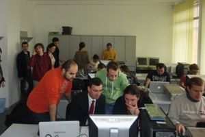 Studentii pot castiga invitatii la Revolution si Sunset Festival daca au cultura generala buna