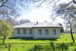 Protest la Galbeni după decizia de demolare a şcolii din sat. Localnicii acuză risipirea banilor publici