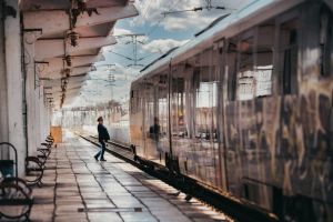 Trenurile trec, în weekend, la ora de vară! Cum sunt afectaţi călătorii