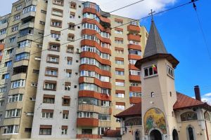 Bisericile din Cluj reclamate la poliţie pentru că difuzează slujbele în boxe şi deranjează locatarii din zonă