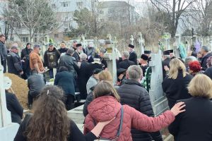 FOTO & VIDEO Păstorul sufletelor, părintele din Botoşani, Damian Gavril, a fost condus pe ultimul drum. „A plecat într-o lume mai bună”