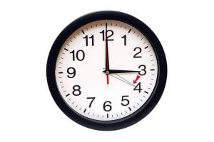 Ceasurile se dau înainte în noaptea de sâmbătă spre duminică / Trecerea la ora de vară nu va modifica mersul trenurilor