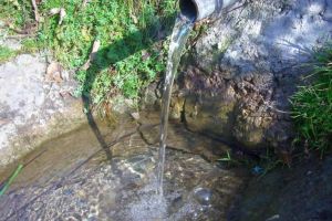 ATENȚIE la apa pe care o beţi! ZECI de izvoare şi fântâni din Alba NU au apă bună de băut. LISTA actualizată