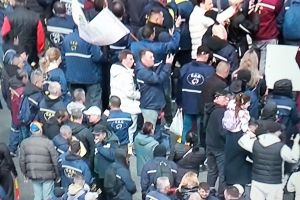 Mare protest la Bucureşti: Minerii se ceartă cu jandarmii