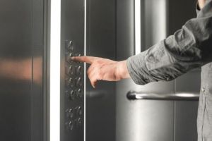 Veste uriasa pentru locatarii de la bloc: Proiect de montare de lifturi pe bani europeni in imobilele de 3 sau 4 etaje