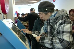 Aglomeraţie la plata impozitelor. Buzoienii stau la cozi pentru reducerea de 10%