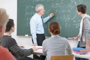 Toţi profesorii şi angajaţii din învăţământ vor fi evaluaţi de un psihiatru înainte de angajare