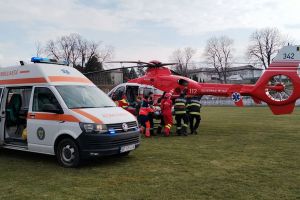 FOTO & VIDEO Tânăr de 21 de ani din Botoşani, rănit grav într-un accident. Elicopterul SMURD chemat de urgenţă