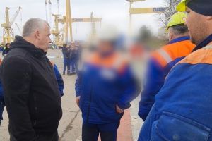 Știri Constanta: VIDEO. Sindicalista din Mangalia ameninta cu sinuciderea din cauza neplatii salariilor