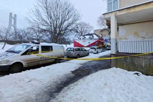 FOTO. Cazul de pe Ostrovului ajunge în instanţă: bărbatul care şi-a înjunghiat concubina, trimis în judecată pentru tentativă de omor şi tâlhărie