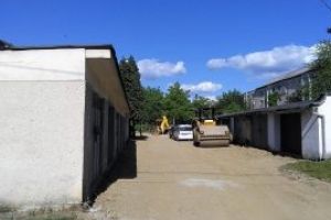 Tari in clanta. Si atat. Demolam garajele! Sigur, dupa ce mai turnam niste asfalt pe langa si apoi le punem in legalitate