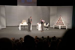 Un spectacol propus de Teatrul Avangardia pe scena Centrului Cultural „Ion Manu”. „Șeful” a rămas blocat la muncă…  şi a făcut show la Otopeni