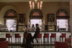 Eticheta sticlei: limbajul discret care îţi dezvăluie calitatea şi povestea băuturii