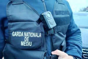 Comisarii Gărzii de Mediu vor fi obligaţi să poarte bodycam-uri la controale