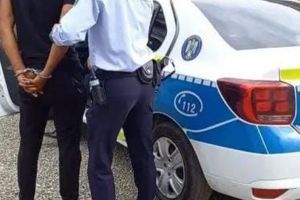 Reţinuţi pentru violare de domiciliu şi ameninţare