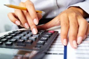 O femeie de afaceri din Botoşani, obligată să plătească, din banii săi, datoriile firmei pe care a băgat-o în faliment