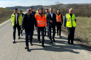 Se lucrează pe un tronson de 7,3 km din DJ 154, în comuna Monor