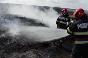FOTO Incendii în două localităţi din judeţul Botoşani. Pagubele sunt însemnate