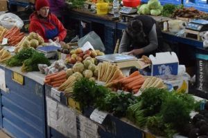 Cât costă produsele din pieţele băcăuane: comparaţie între Bacău, Moineşti, Oneşti şi Buhuşi