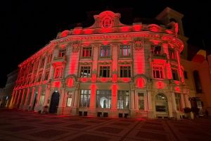 Clădirile reprezentative din Sibiu, iluminate în roşu de Ziua Mondială a Tuberculozei