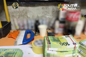Fabrica de banconte false, depistata in Romania! Trei suspecti au ajuns dupa gratii