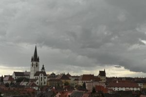 Ploi şi vânt puternic în următoarele zile: rafale şi de peste 80 de kilometri pe oră