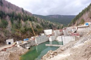 Apă, energie şi controale. Acordul de mediu pentru hidrocentrala Surduc–Siriu vine cu reguli dure
