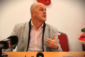 Ioan Popa îi bate obrazul lui Mirel Pascu: Declaraţii indecente, lipsite de eleganţă, pe placul „şefului cel mare”