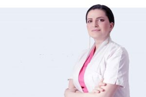 Nu doar tratează boala, ci mângâie sufletul. Crezul medicului psihiatru Andreea Petecilă