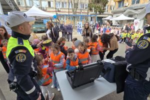 FOTO: De ziua lor, poliţiştii din Caraş-Severin şi-au deschis porţile pentru vizitatori