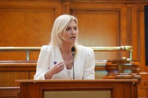 Alina Gorghiu: „Astăzi, fiecare femeie din România ar trebui să poată să zâmbească”