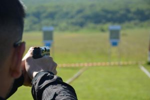 Performanţă de elită pentru un poliţist din Botoşani. Robert a urcat pe podium la competiţia de tir „Cupa Poliţiei Române”