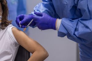 Campanii de vaccinare în Satu Mare, împotriva rujeolei şi hepatitei A. Peste 9.500 de îmbolnăviri respiratorii în februarie