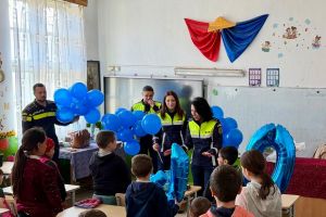 Poliţiştii de siguranţă şcolară, alături de elevii din Ghilăveşti