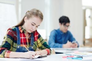 Sibiu trimite elevi la olimpiadele naţionale: cine sunt cei 11 calificaţi la Astronomie, Fizică şi Chimie