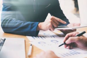 Contract pe trei ani pentru zboruri:Academia Navala Mircea cel Batran Constanta isi securizeaza transportul aerian (DOCUMENTE)