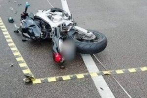 Accident în municipiul Botoşani! Un adolescent a căzut de pe motocicletă, după ce s-a speriat de un microbuz