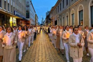 Marşul Luminii, Păcii şi al Tăcerii la Satu Mare: femeile se adună pentru pace şi solidaritate